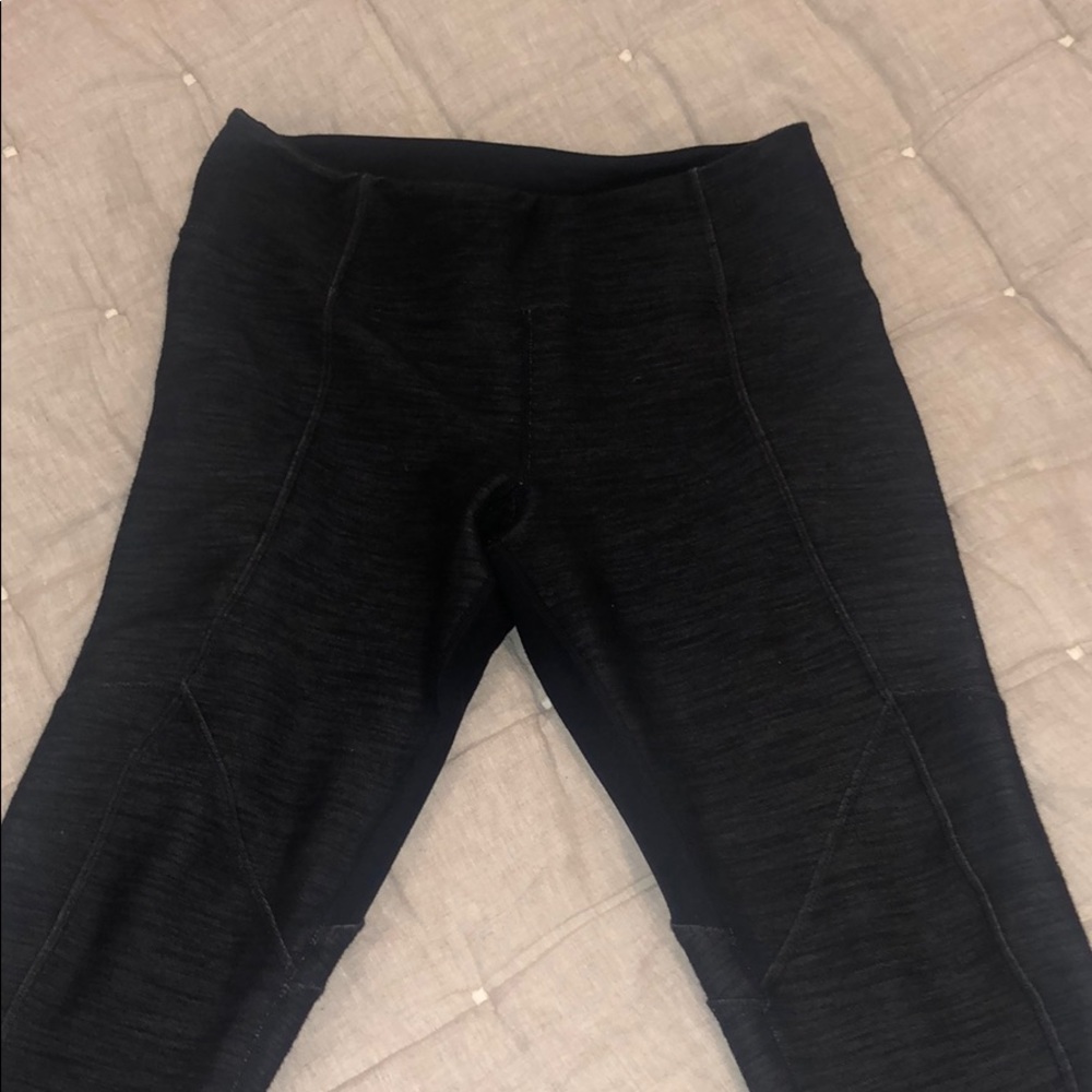 LULULEMON RARE LEGGINGS, SIZE 6 - Picture 5 of 6